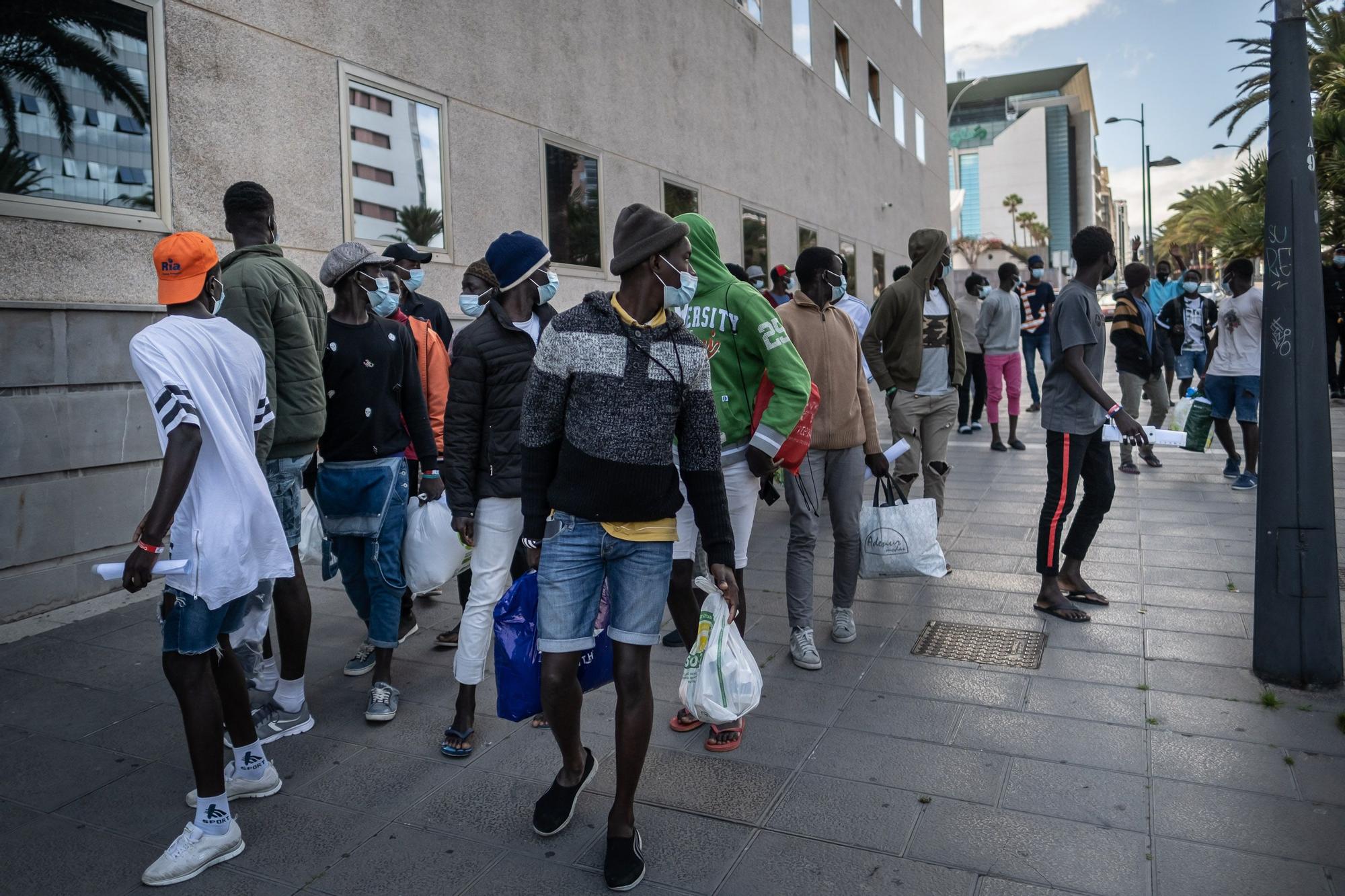 Menores migranttes denuncian su traslado al campamento de Las Raíces