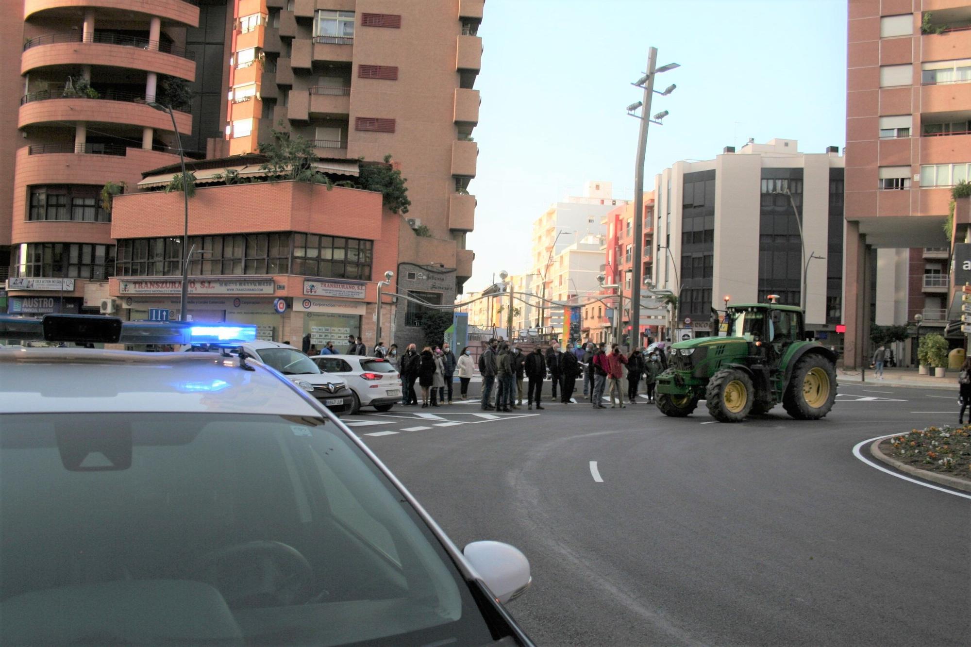 Así ha sido el asalto de los ganaderos al Pleno municipal de Lorca