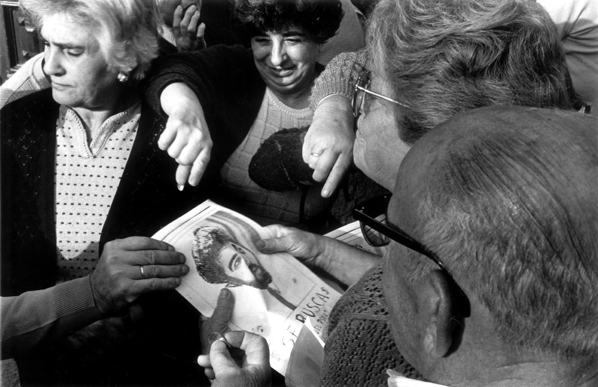 El conflicto de la contribución en Cangas: protestas y un alcalde asediado que no pudo volver a entrar en el Concello