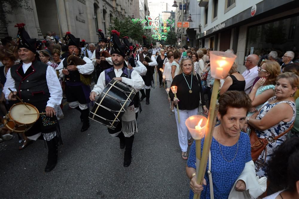 La imagen de la patrona de la provincia recorrió las calles del centro arropada por cientos de personas.