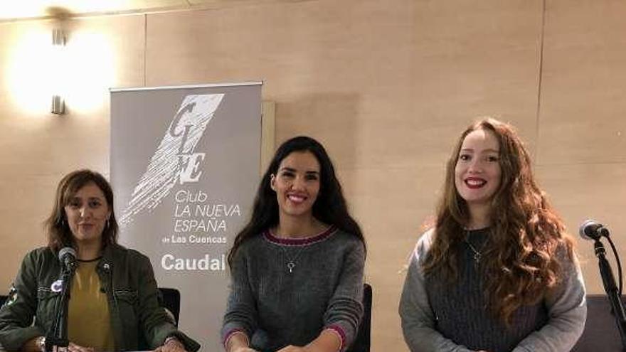 La concejala Nuria Ordóñez, con Teresa Lozano y Zúa Méndez.