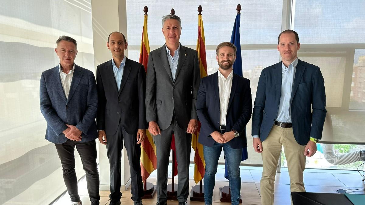 Xavier García Albiol recibió a los nuevos propietarios del Badalona CF