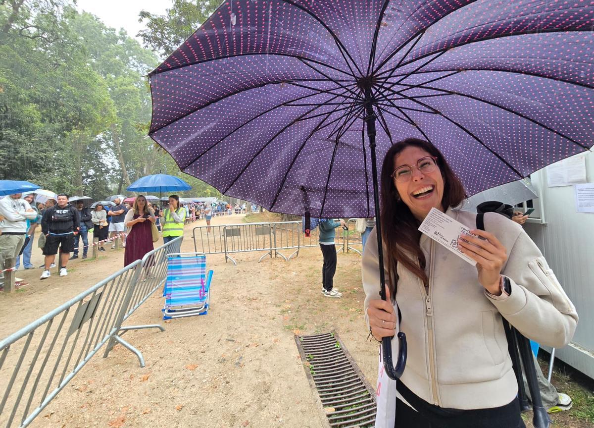 Concierto de Viva Suecia: la lluvia no desanima a los fans, que guardan cola en Castrelos Concierto de Viva Suecia: la lluvia no desanima a los fans, que guardan cola en Castrelos