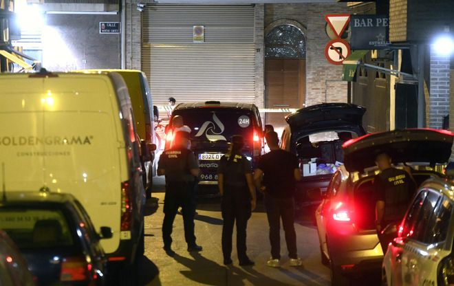FOTOGALERÍA | Cadáver degollado en una casa de Cabezo de Torres