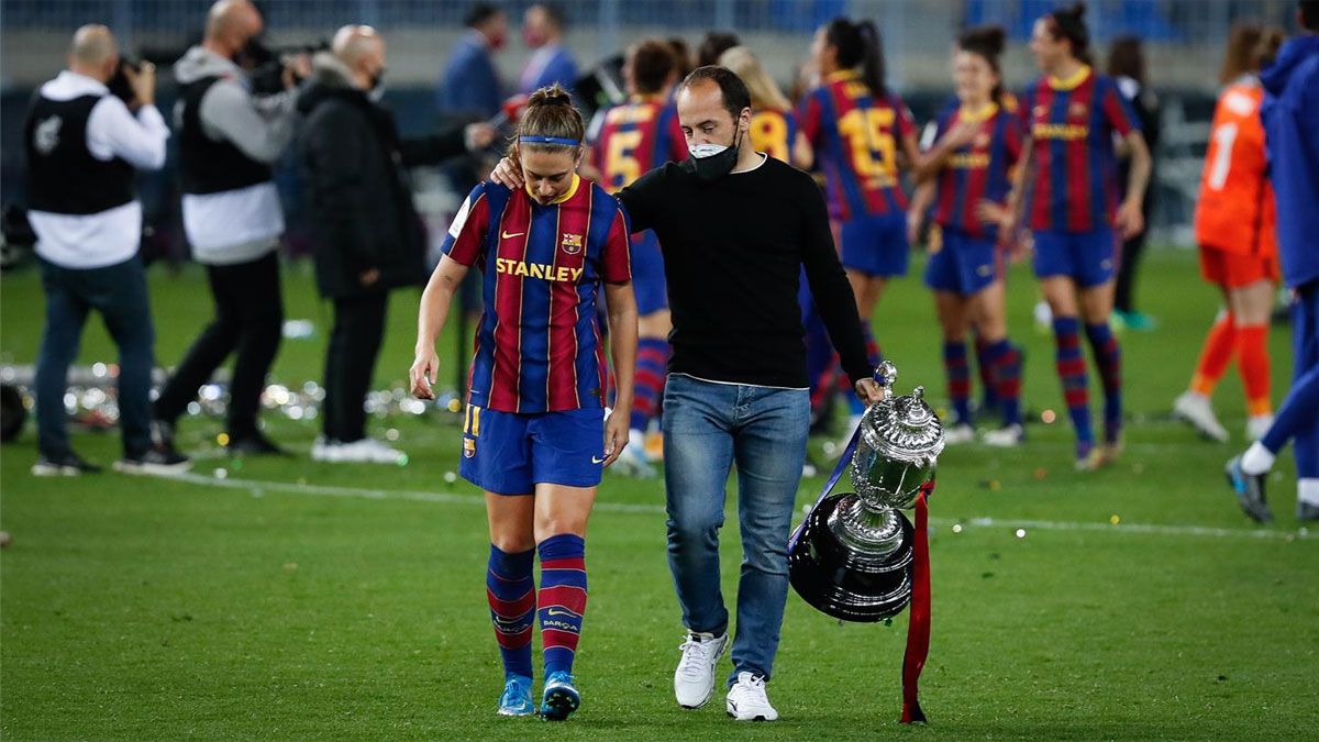 Lluís Cortés levantó la Copa de la Reina junto a sus jugadoras