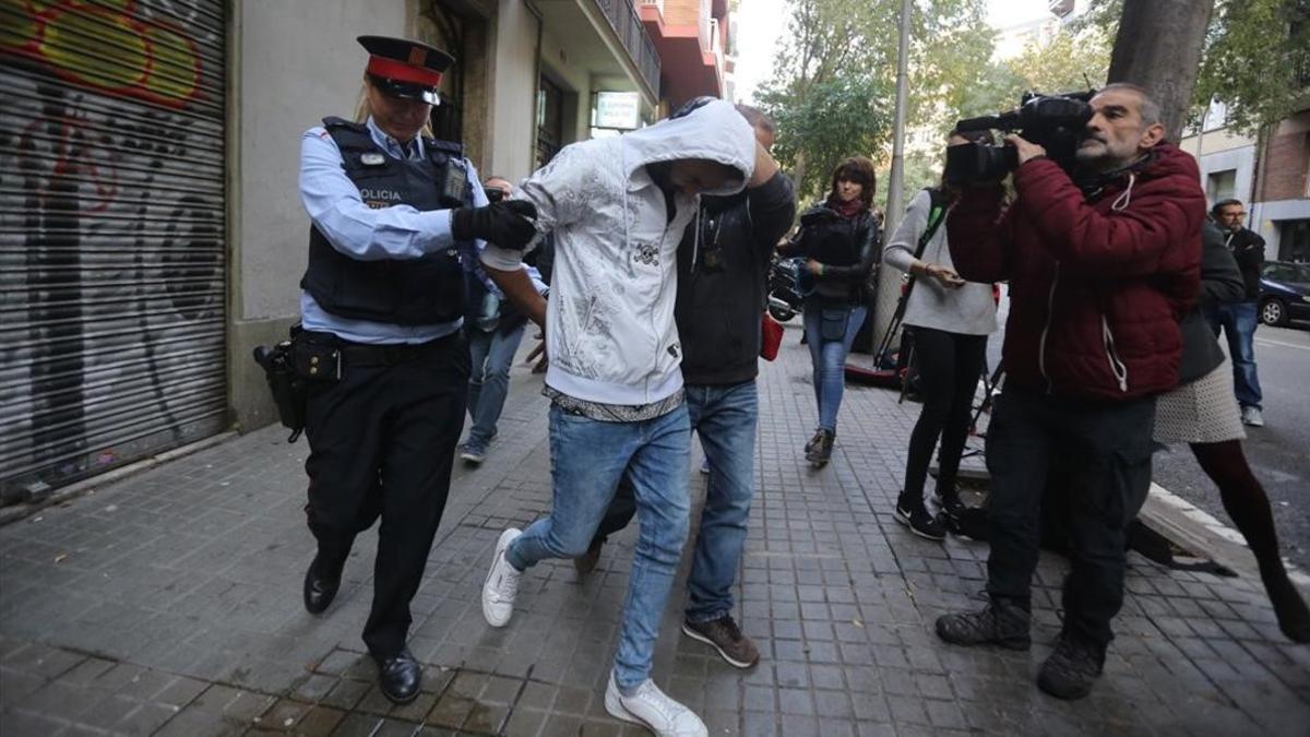 Operación policial contra los narcopisos en el Eixample