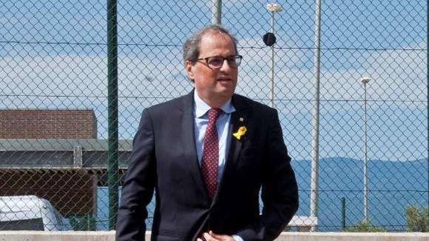 Quim Torra visitó ayer en una cárcel de Girona a la expresidenta del Parlament Carme Fordadell y a la exconsellera Dolors Bassa. // Efe