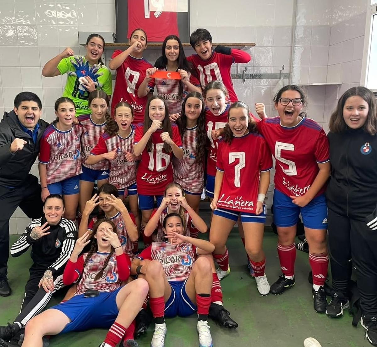 Las jugadoras del equipo D, el más jóven, celebrando una victoria en el vestuario.