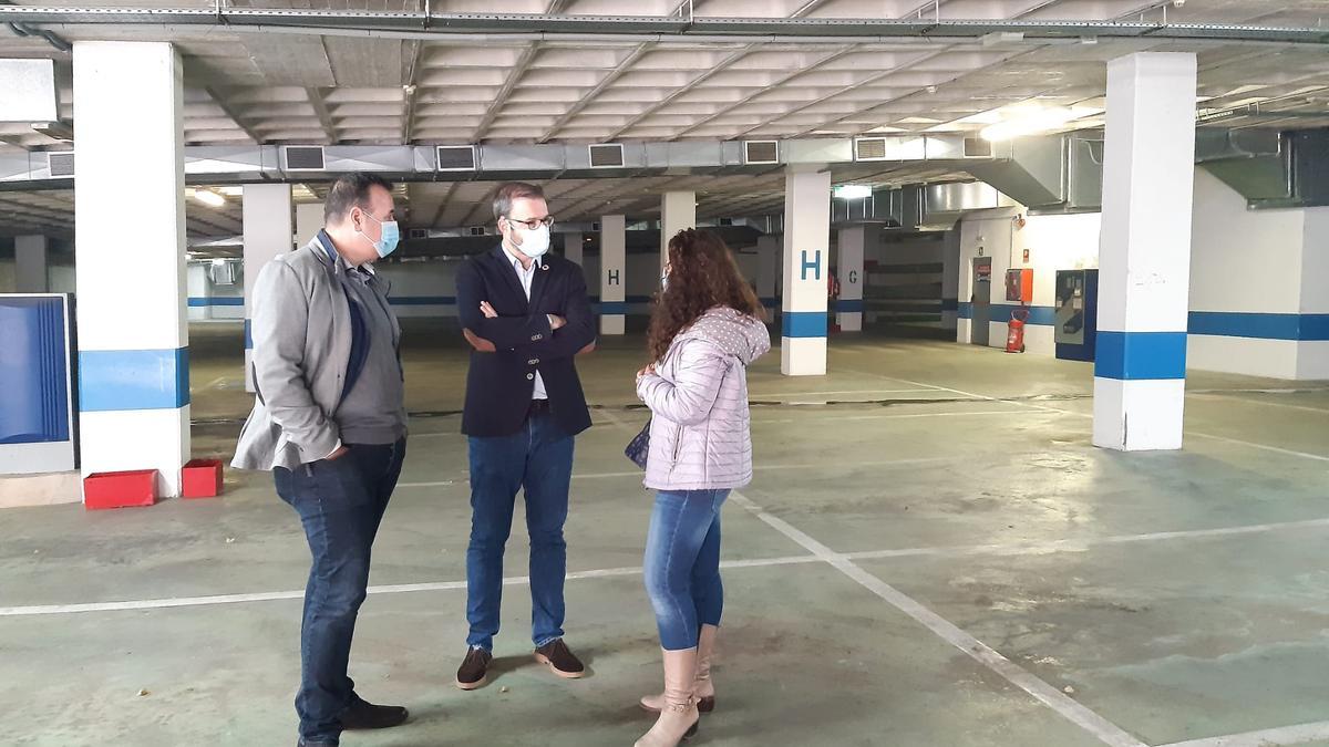 El alcalde, José Hila, ha visitado esta mañana los trabajos de adecuación del estacionamiento