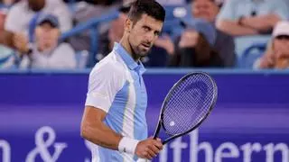 Djokovic recupera su trono ante la 'impotencia' de Alcaraz