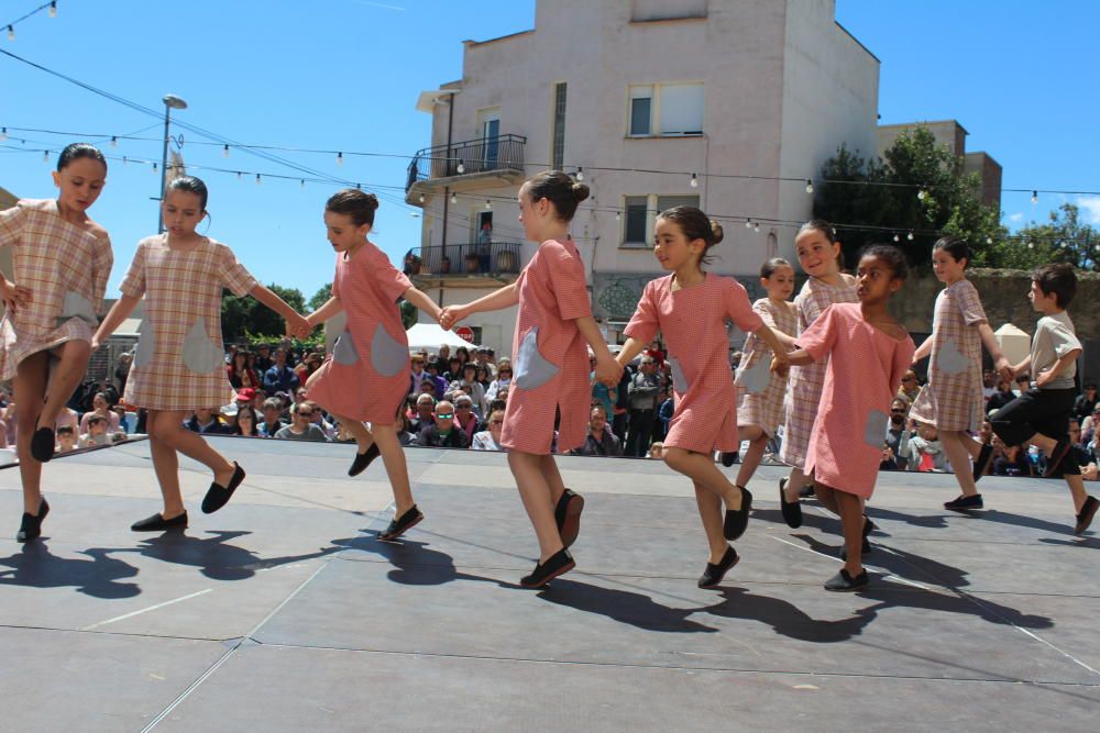 La Fira del Pa de Castelló marida pluja i vent