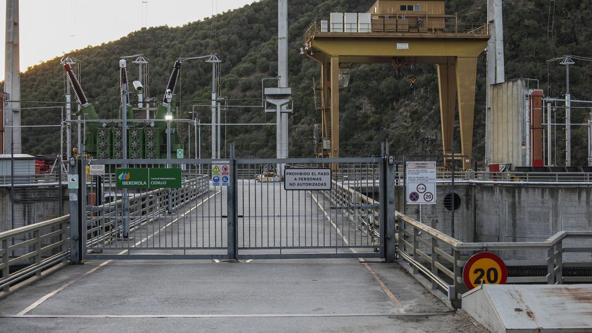 La presa de Iberdrola en Cedillo solo permite pasar sábados y domingos.