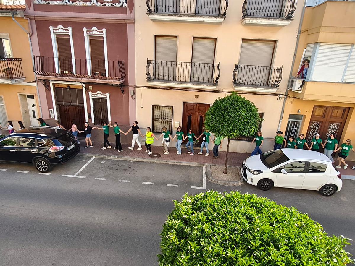 Cadena humana en Simat de la Valldigna.