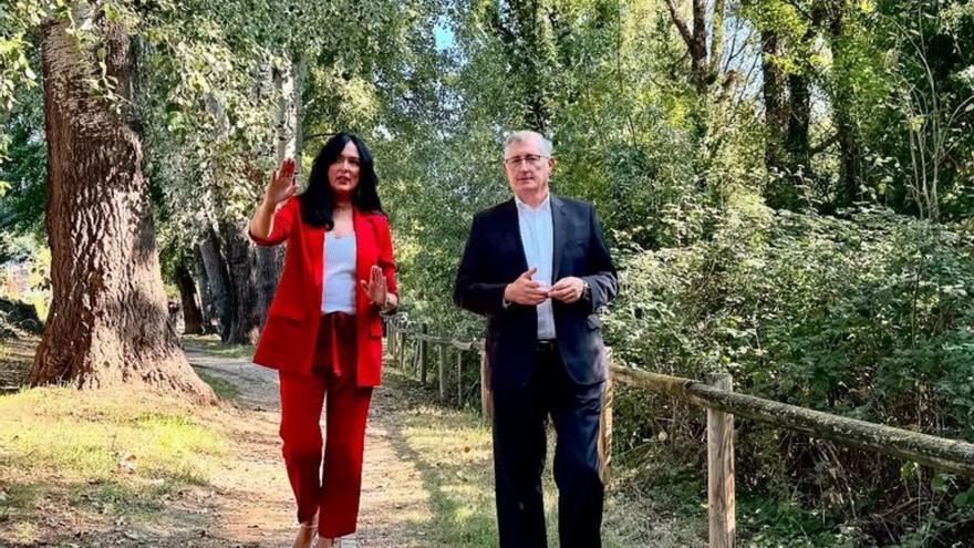 Orduna y Blasco recorrieron las orillas del Isuela. | AYUNTAMIENTO DE HUESCA