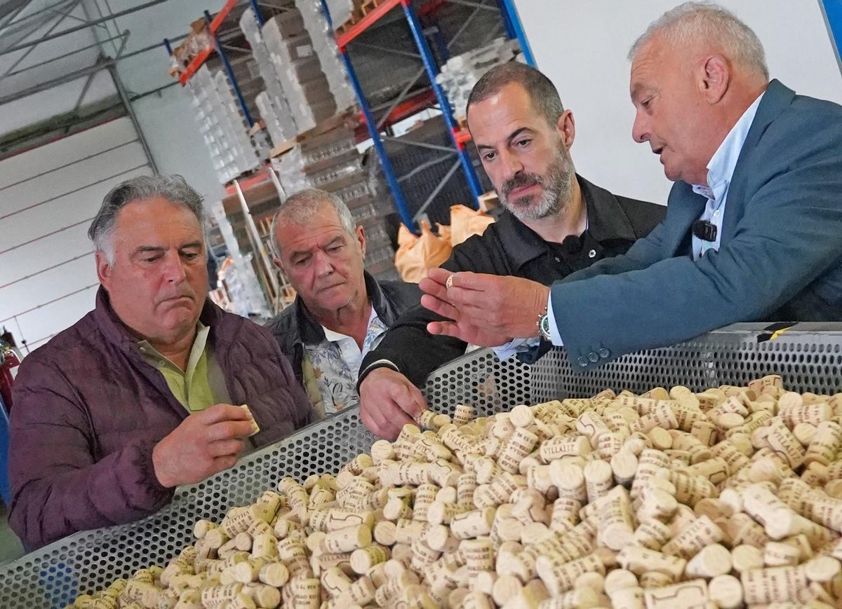 Por la izquierda, Raimundo Díaz, Alejandro Villa, Ángel García y Pablo Álvarez, durante la visita.