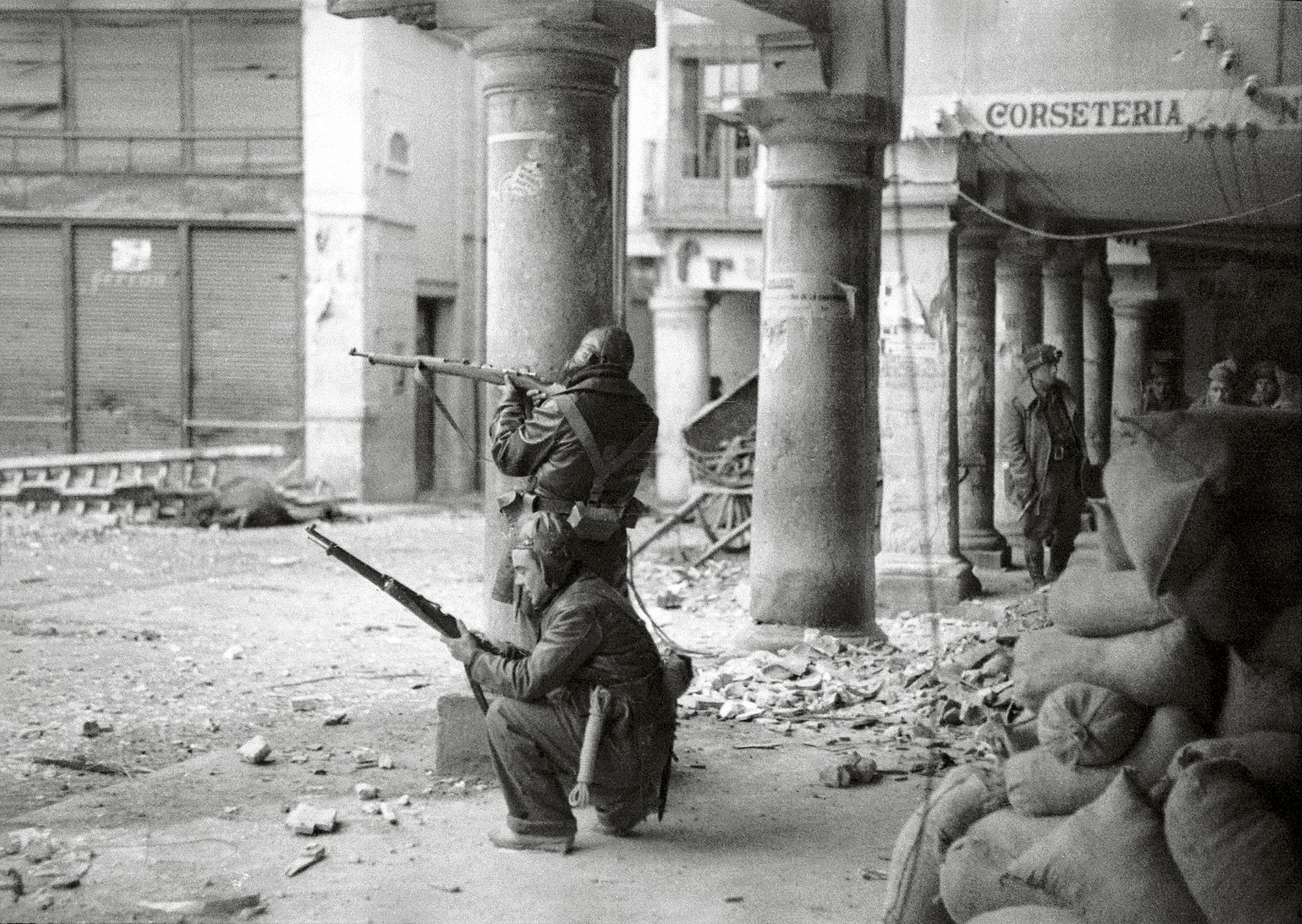 Combates en la Plaza del Torico, Teruel, diciembre de 1937.