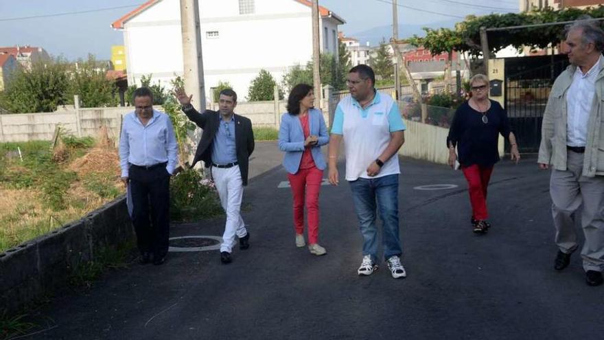 La visita de la conselleira de Medio Rural a Pontecesures, ayer. // Noé Parga