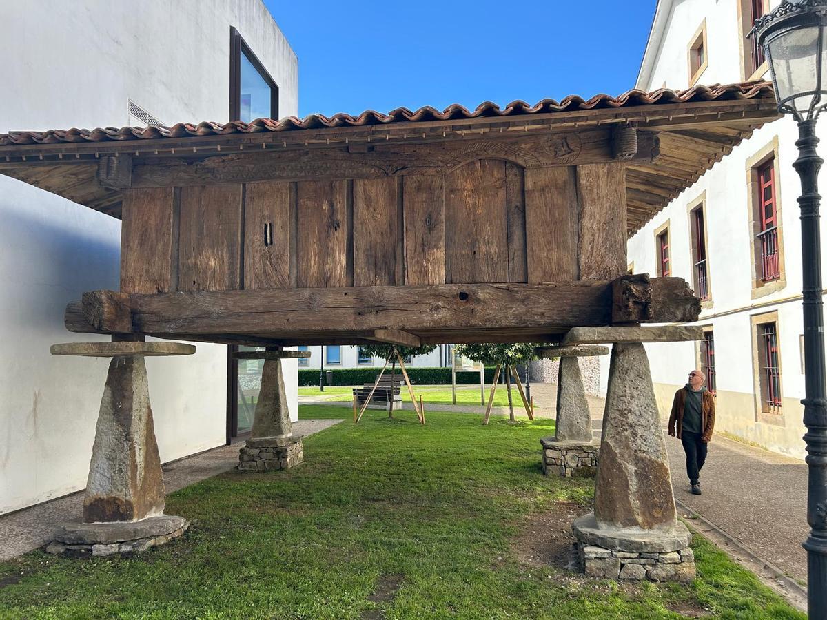 El hórreo del siglo XVI restaurado ya luce en el centro de Villaviciosa El hórreo del siglo XVI restaurado ya luce en el centro de Villaviciosa
