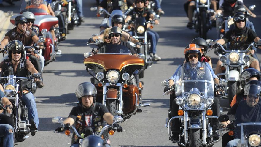 Desfile de Harley Davidson en el Grau de Castelló.
