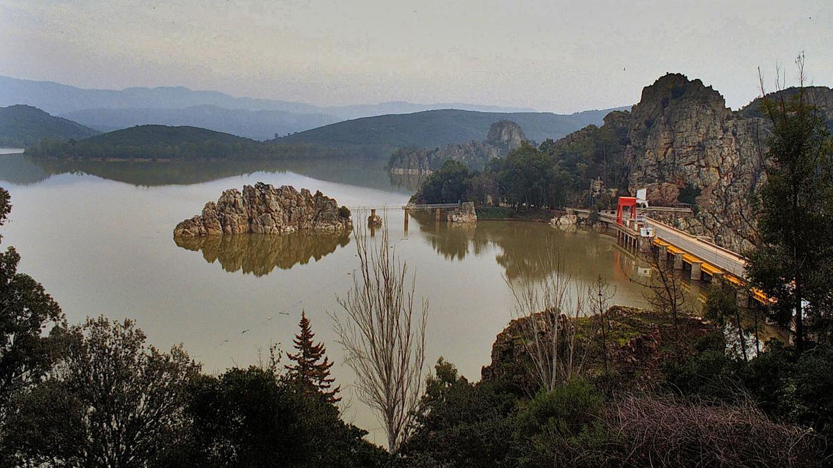 Imagen del pantano de García Sola.