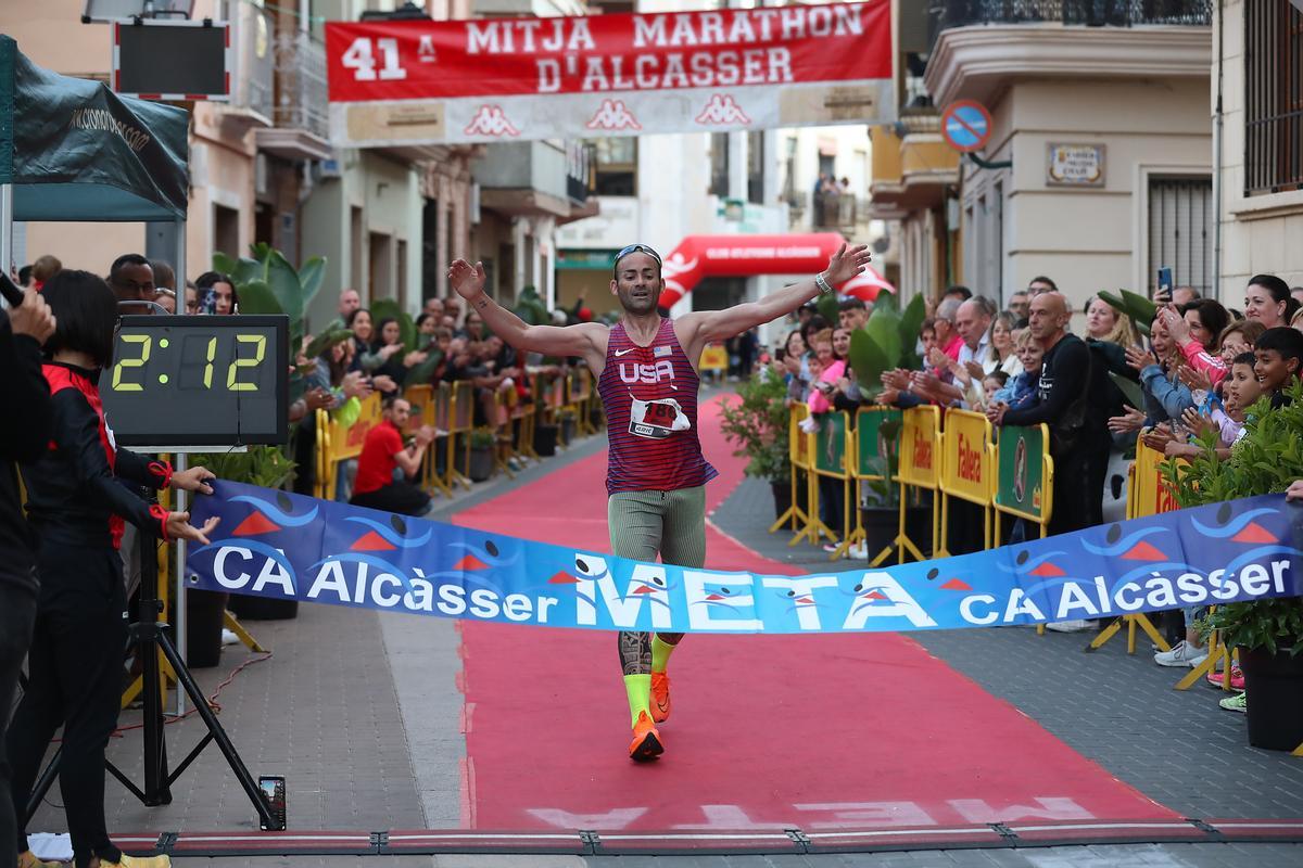 El ganador fue Miguel Silla, del CA Picassent, con un tiempo de 1:12:15.