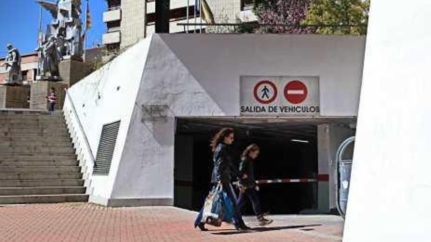 Alcoy exige a la UTE de la Rosaleda que repare las deficiencias de plaza y parking