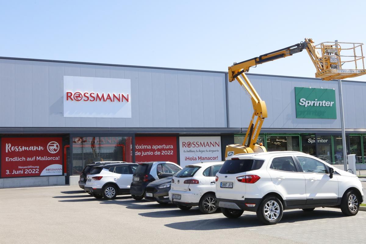 Die Rossmann-Filiale in Manacor vor der Eröffnung im Juni 2022.
