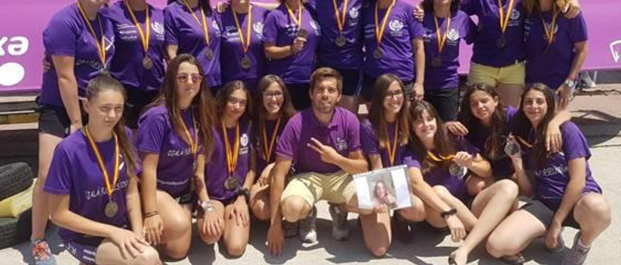 Las medallistas del RCN Gandia en el Nacional de remo.