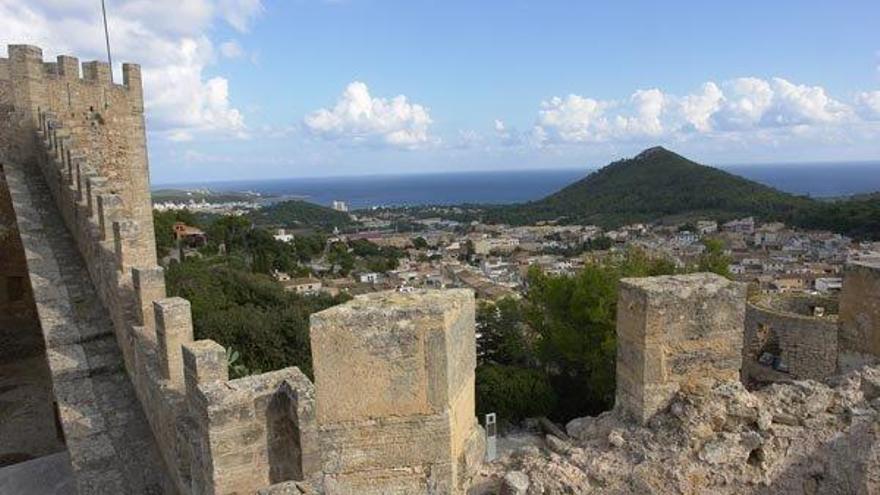 Kostet für Einheimische und Besucher dasselbe: die Burg in Capdepera.