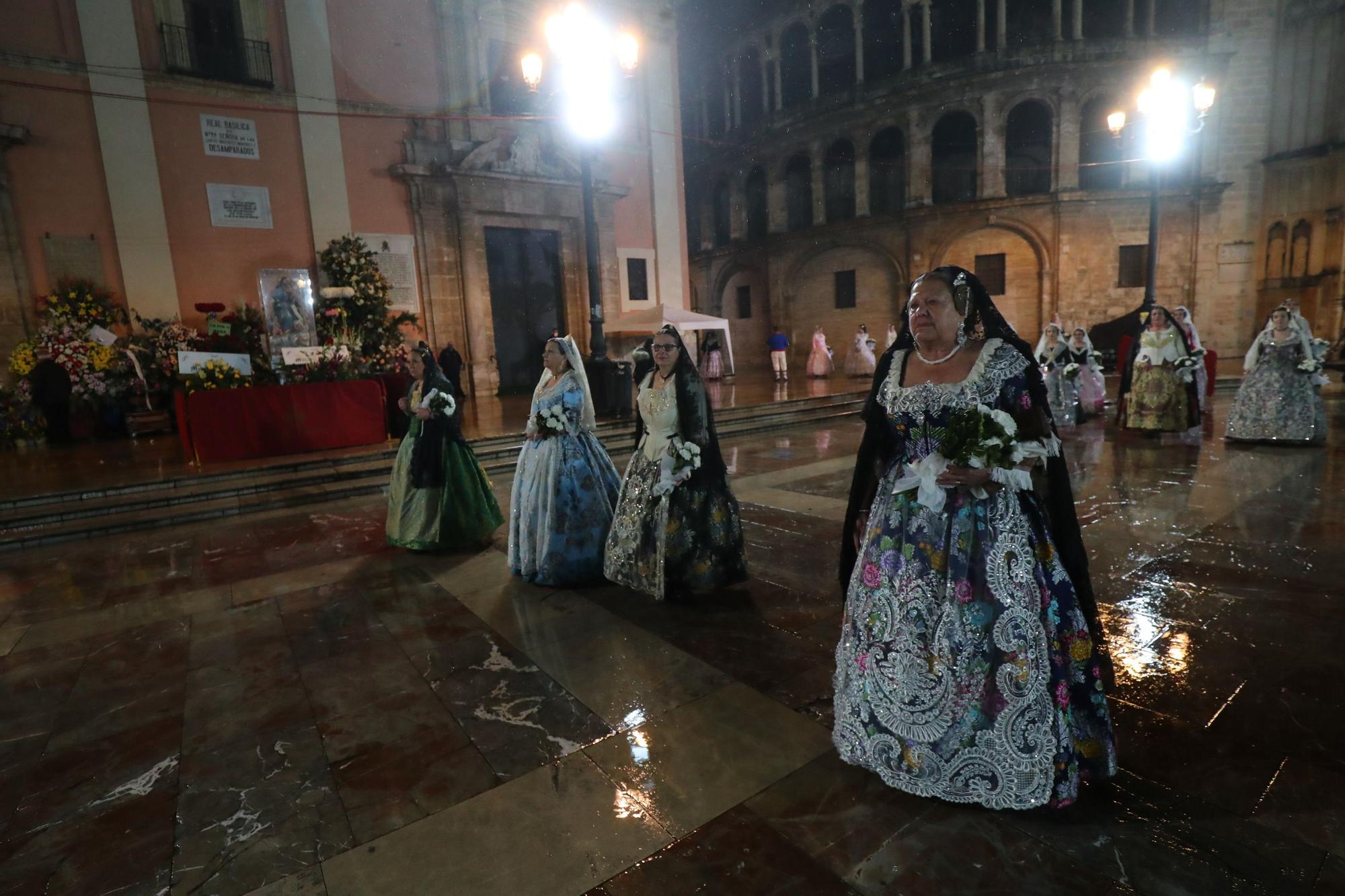 Búscate en el primer día de ofrenda por la calle de la Paz (entre las 19:00 a las 20:00 horas)