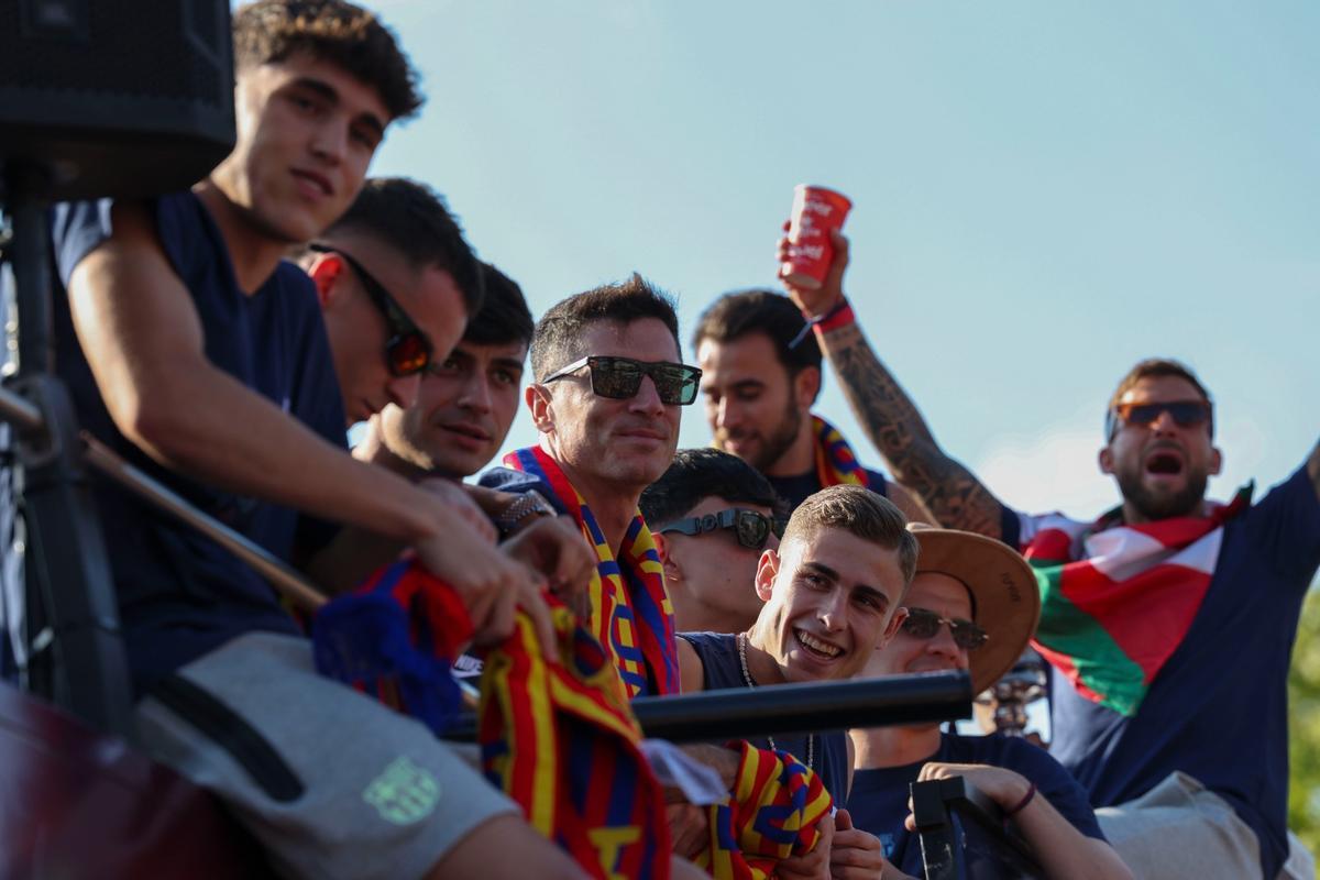 ¡De locos! Las mejores imágenes de una ciudad entregada al Barça