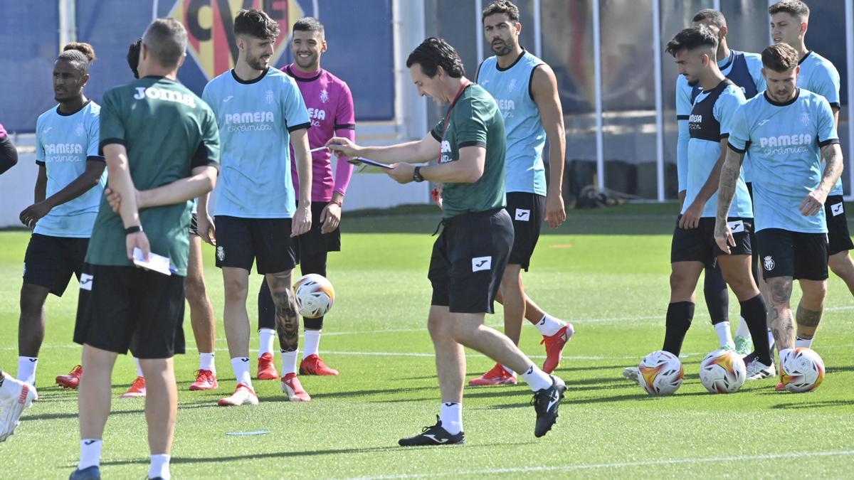 Unai Emery, durante un entrenamiento del Villarreal.