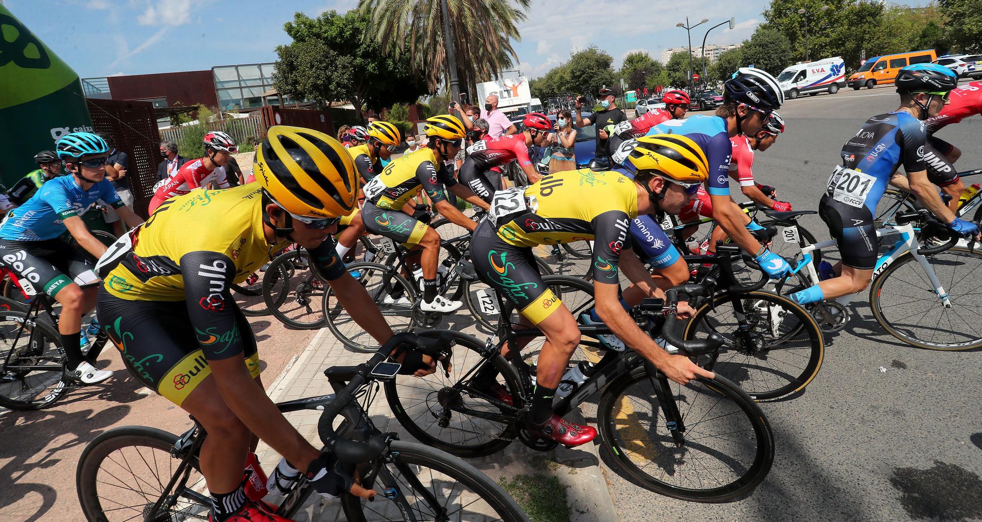 Salida de la Volta Ciclista a la provincia de Valencia