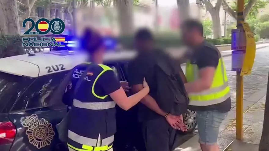 Vídeo | Detenen a Figueres un fugitiu buscat per l'assassinat d'un policia nacional a Colòmbia el 2024