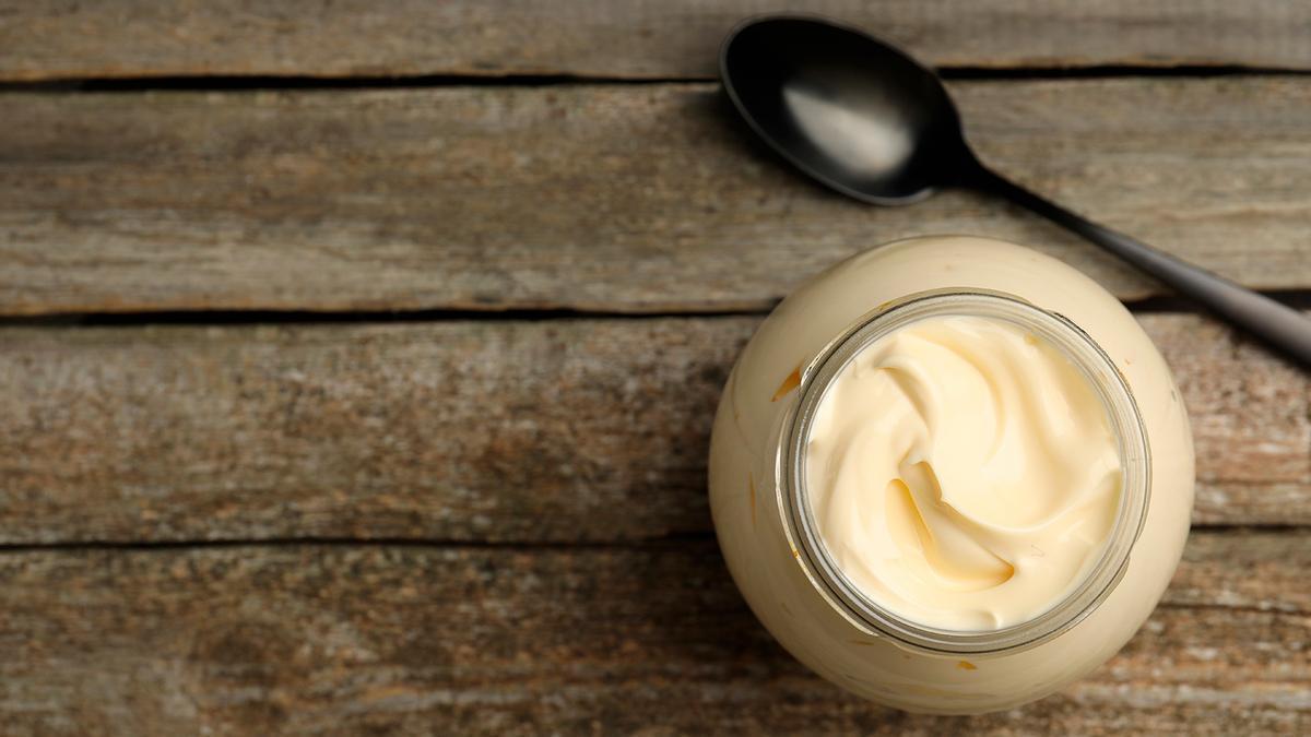 Dos chefs coinciden en las claves para lograr una mayonesa perfecta sin errores: temperatura, técnica y orden