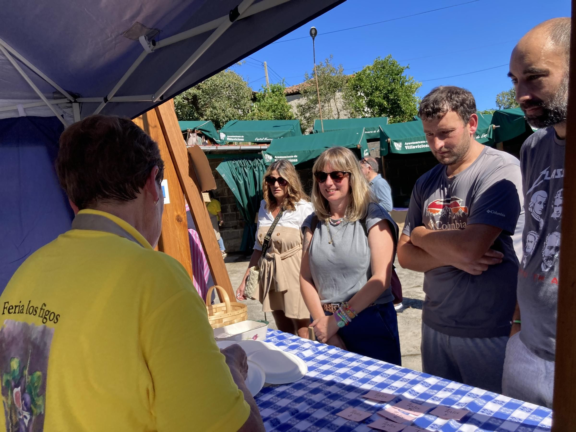 El ambiente "más guapo y asturiano" en la Feria de los Figos de Rozaes: así discurrió la soleada jornada de domingo