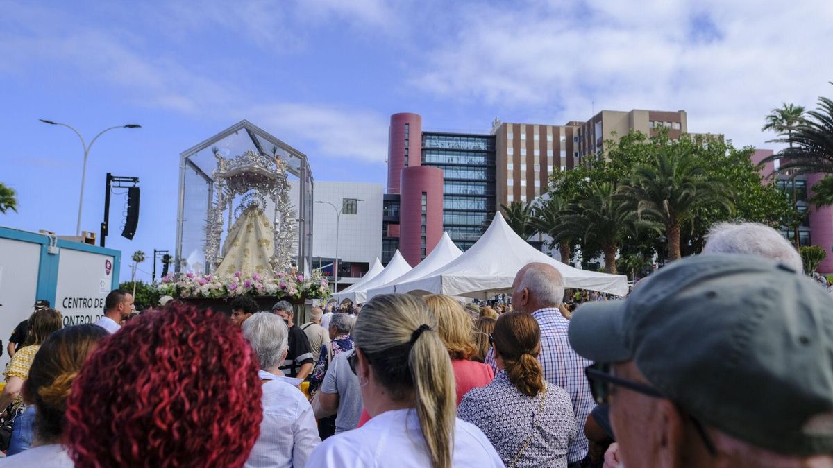 La Virgen del Pino visita el Materno Insular