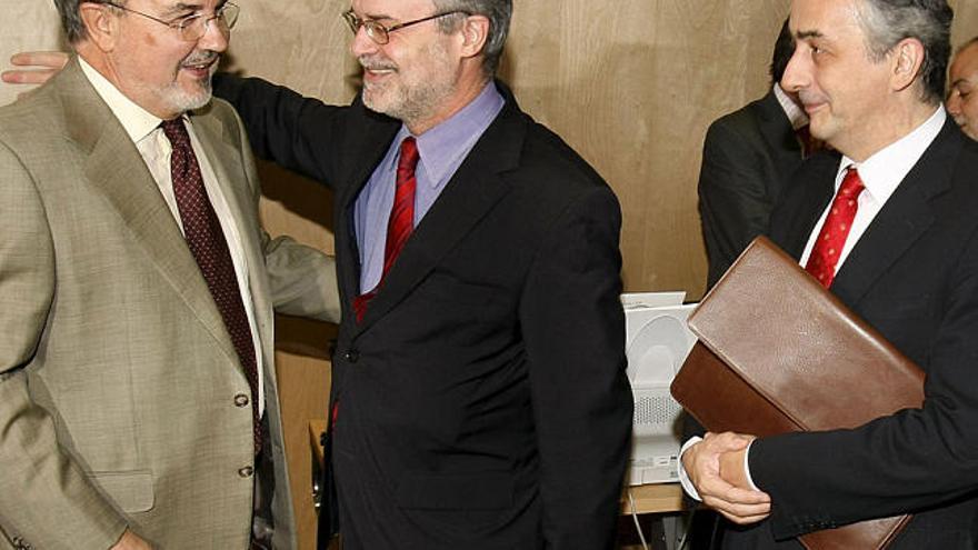 Primera reunión. Solbes y Ocaña, secretario de Estado de Hacienda, junto al consejero catalán.