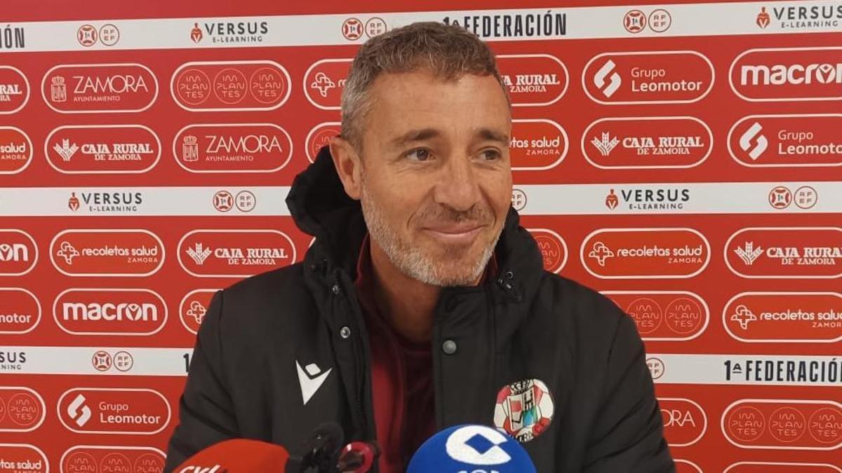 Óscar Cano, entrenador del Zamora CF, este viernes.