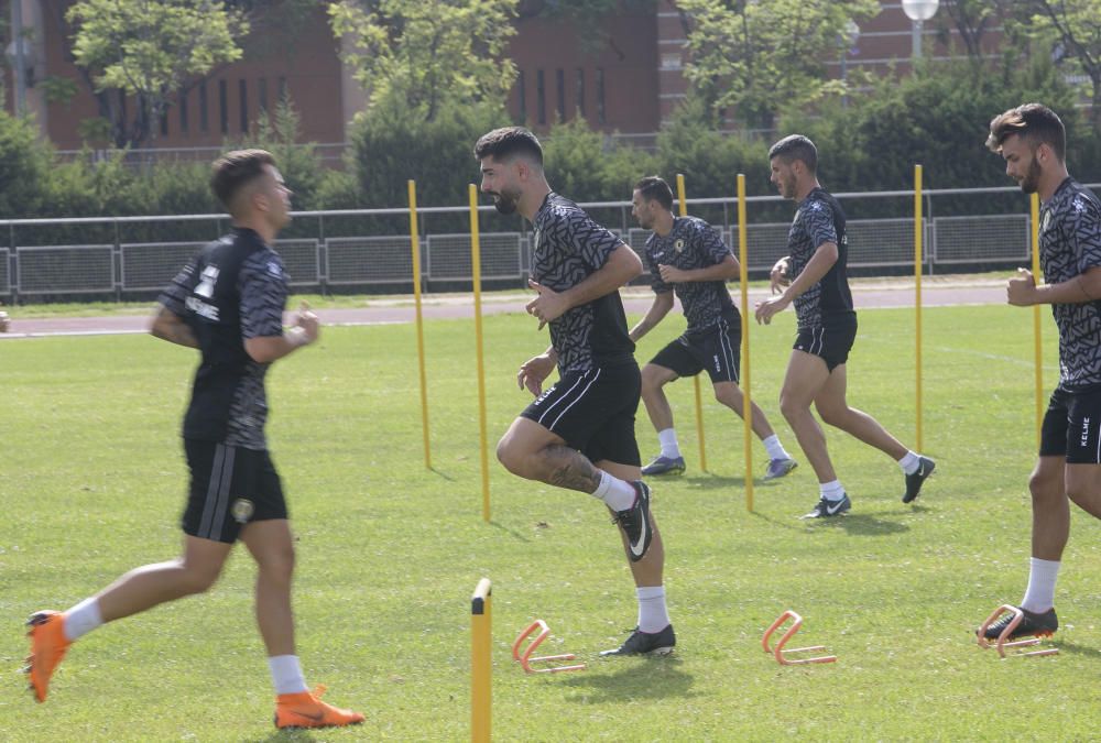 Primer entrenamiento del goleador Carlos Martínez