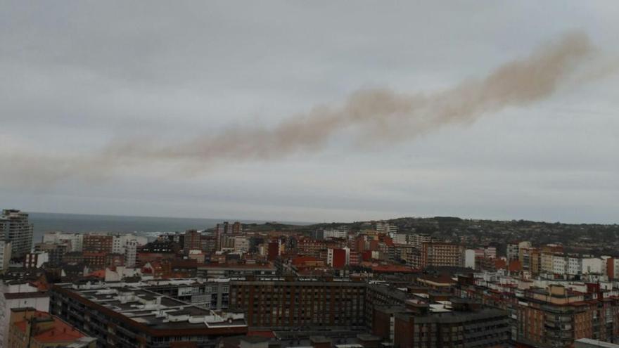 Nube contaminante en Gijón