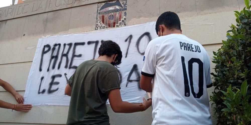 Protestas de la afición del Valencia CF contra Peter Lim