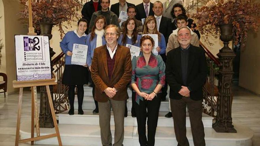 Ganadores y miembros del jurado con el concejal de Cultura, la directora Susana Esteve y el director del Casino