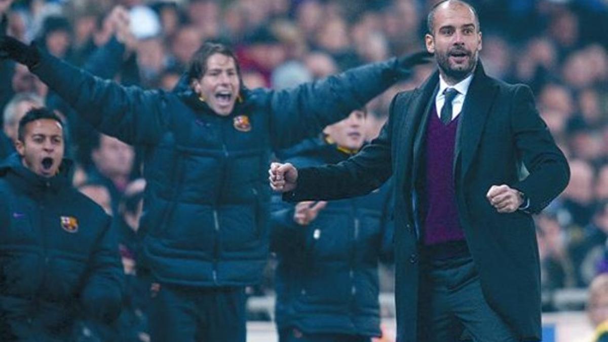 Thiago, Maxwell y Guardiola celebran uno de los cinco goles marcados el sábado al Espanyol.