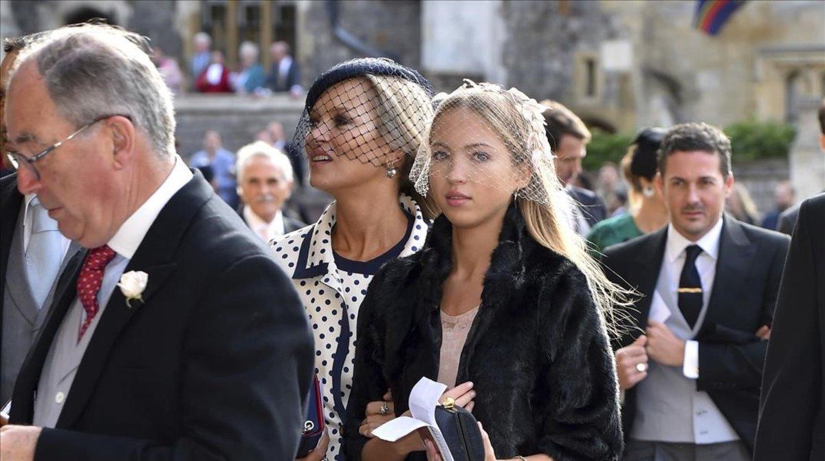 zentauroepp45436298 kate moss  back left  and lila grace moss hack  right  arriv181024184155