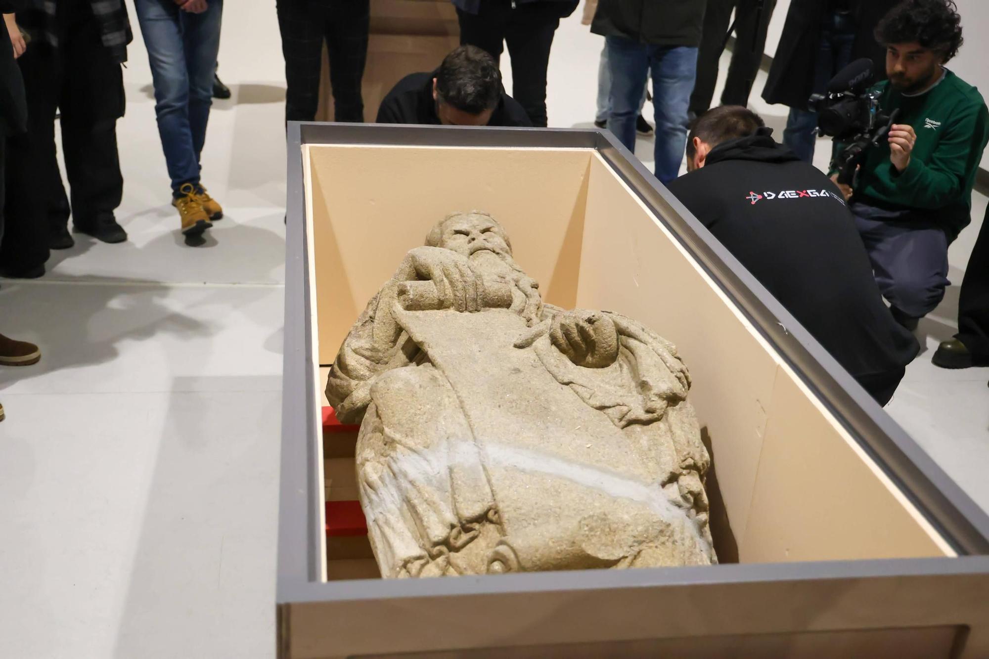 As estatuas do Pórtico da Gloria volven ao pobo