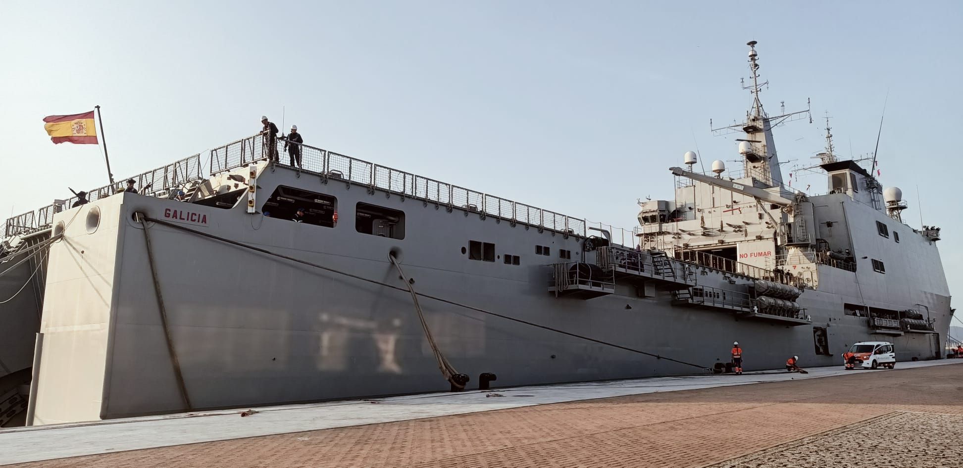 La Armada española desembarca en Vigo