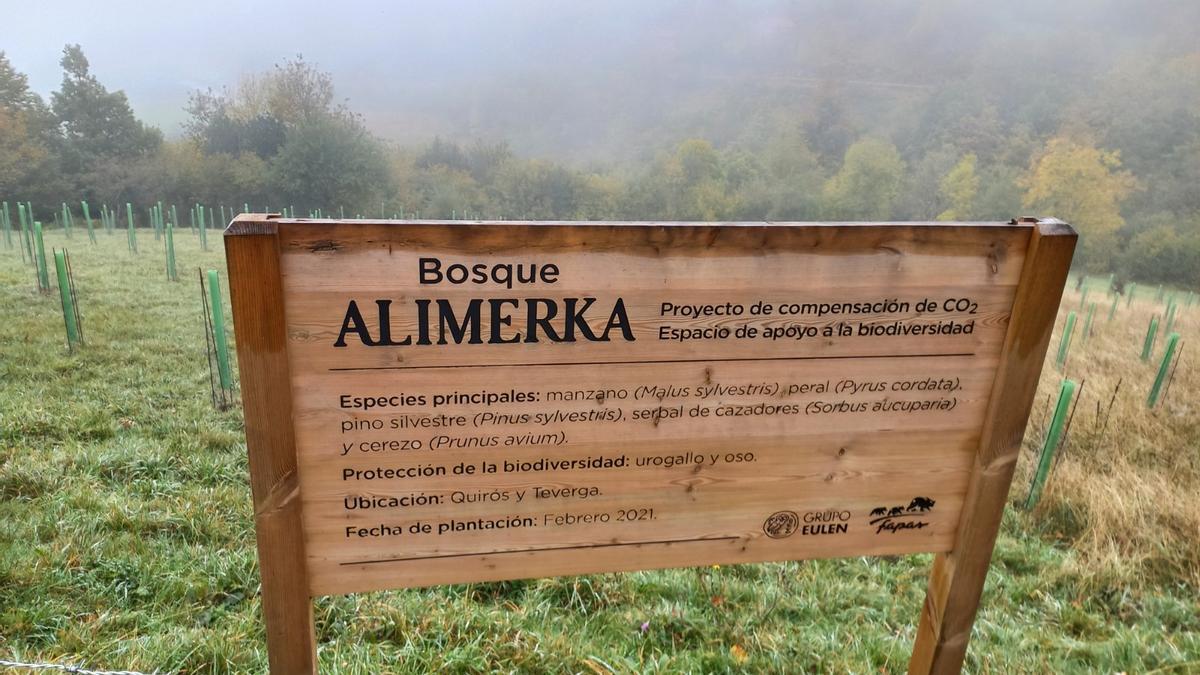 Cartel explicativo del “Bosque Alimerka”.