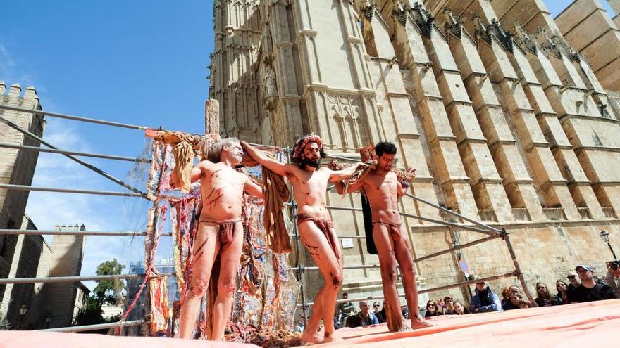 El Via Crucis de Llorenç Moyà se traslada a San Felipe Neri debido al mal tiempo