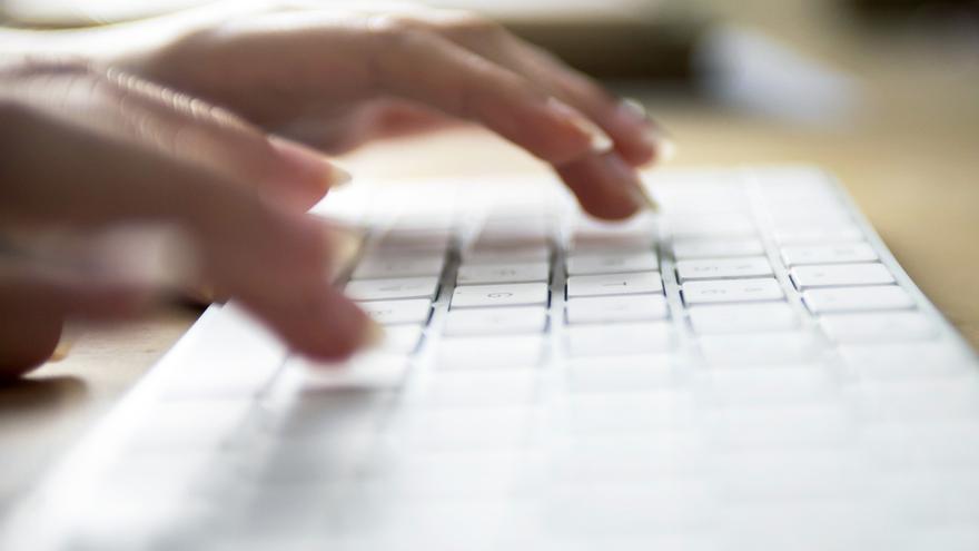 Data brokers, la misteriosa y descontrolada industria global que vende tus datos al mejor postor (también a ICE)